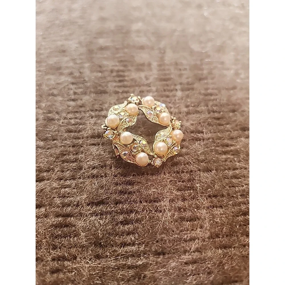 Vintage Gold Tone‎ Wreath Brooch Imitation Pearls & Crystal Rhinestones